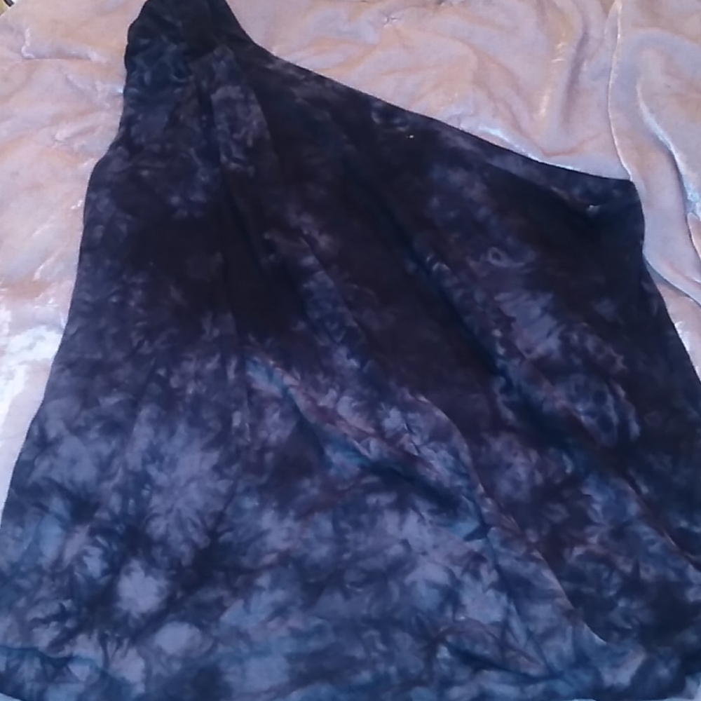 M Allen B. One shoulder top